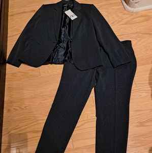 NWT Zara suit (blazer and pants size 10)